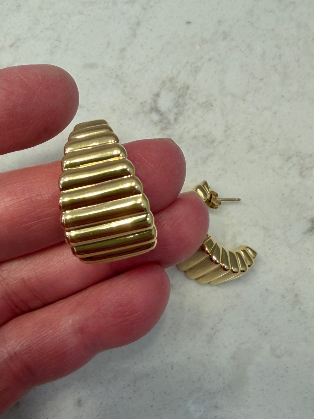18K Solid Yellow Gold Ribbed Half-Hoop Earrings AVA